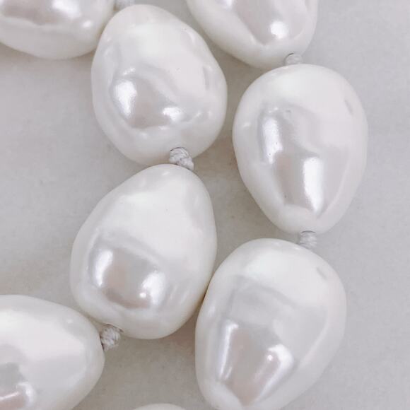 Vintage Baroque Faux Pearl Necklace Gold Tone Clasp 2000s 24.75" Chunky Strand - Picture 5 of 11